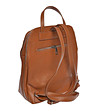 Кожена дамска раница в цвят коняк-1 снимка