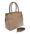 Кожена дамска чанта в цвят таупе-1 снимка