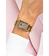 Дамски часовник в златисто-1 снимка