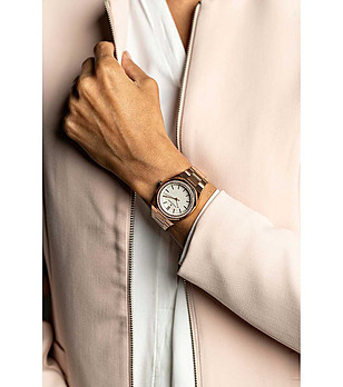 Дамски розовозлатист часовник с камъчета снимка