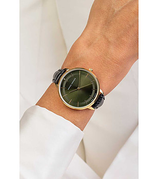 Златист дамски часовник със зелен циферблат и черна кожена каишка снимка