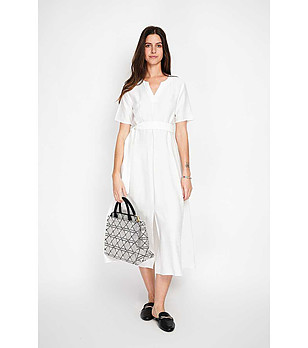 Рокля в бял цвят с високо съдържание на лен снимка