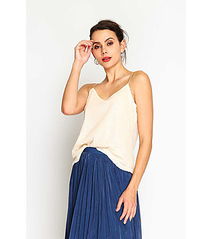 Бежов топ с пайети снимка