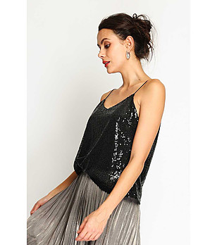 Черен топ с пайети снимка