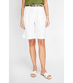 Бели дамски къси панталони от памук и лен снимка