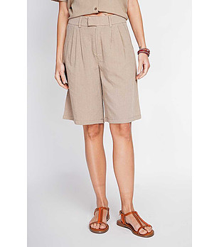 Бежови дамски къси панталони от памук и лен снимка