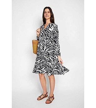 Рокля в бяло и черно с лен снимка