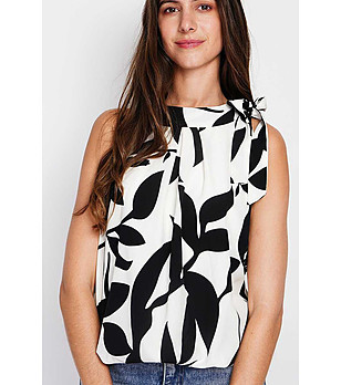 Топ в бяло и черно снимка