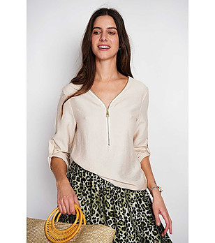 Светлобежова дамска блуза с лен снимка