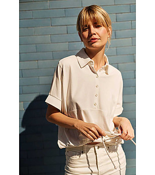 Дамска блуза в цвят слонова кост снимка