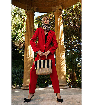 Червен дамски панталон снимка