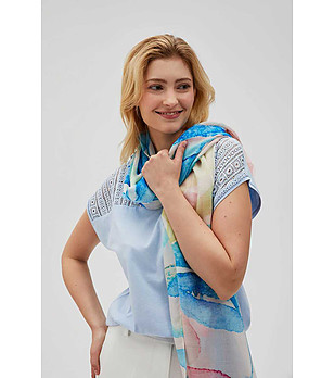 Дамски шал с принт в светлосиньо и розово снимка