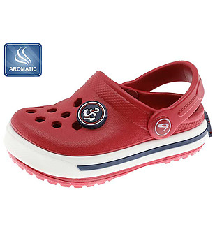 Червени гумени детски чехли снимка