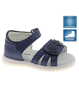 Бебешки анатомични тъмносини сандали с декорация снимка