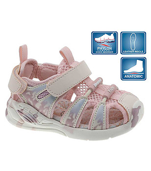 Бебешки анатомични сандали в розово с лека подметка снимка