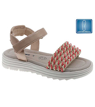 Детски сандали в розов нюанс с ефектна каишка снимка