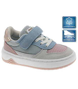 Детски сникърси в сиво, розово и синьо снимка