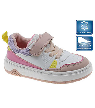 Детски многоцветни сникърси снимка