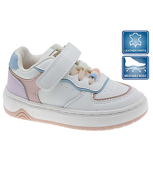 Детски сникърси в бяло и розово снимка