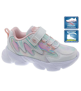 Бели детски маратонки с розови и сини мотиви снимка