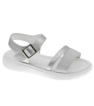 Сребристи детски сандали снимка