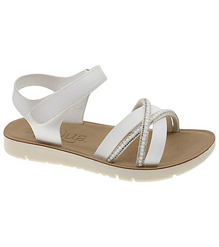 Бели детски сандали снимка