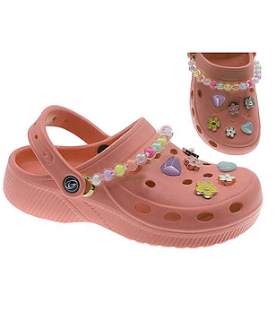 Детски гумени чехли в цвят корал с декорация снимка