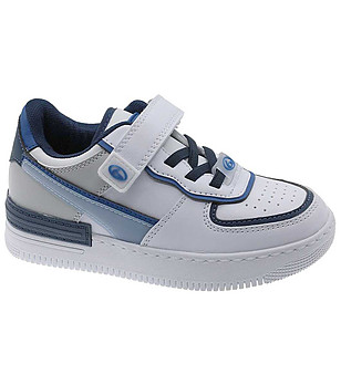 Детски сникърси в бяло и синьо снимка