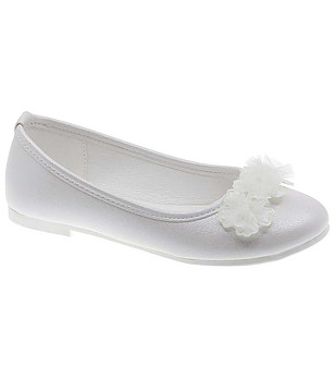 Детски бели балеринки с цветя снимка