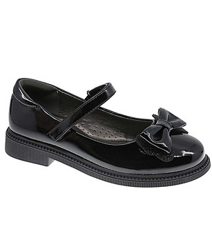 Детски черни обувки с панделка снимка