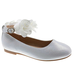 Детски сребристи балеринки с декорация снимка