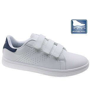 Младежки сникърси в бяло с тъмносин панел снимка