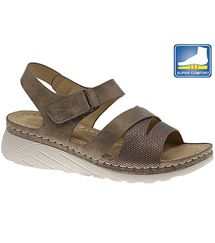 Дамски ежедневни сандали в кафяв нюанс снимка