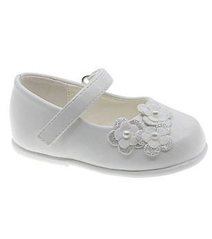 Бебешки балеринки в бяло снимка