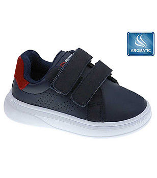 Тъмносини бебешки обувки снимка