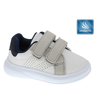 Бебешки обувки в бяло, сиво и тъмносиньо снимка