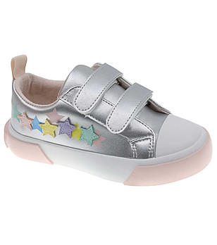Детски сребристо обувки със звездички снимка
