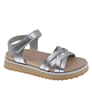 Сребристи детски сандали за момиче снимка