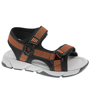 Детски сандали в черно и оранжево снимка