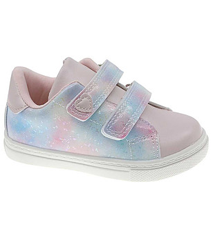 Бебешки обувки в преливащо синьо и розово снимка