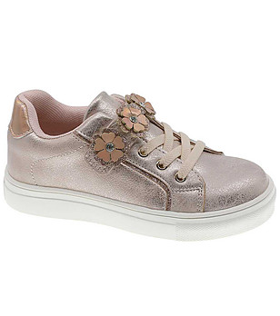 Детски обувки в цвят пудра с цветя снимка