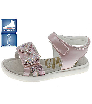 Розови детски сандали с панделка снимка