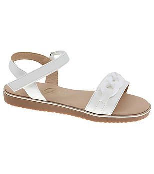 Бели детски сандали снимка