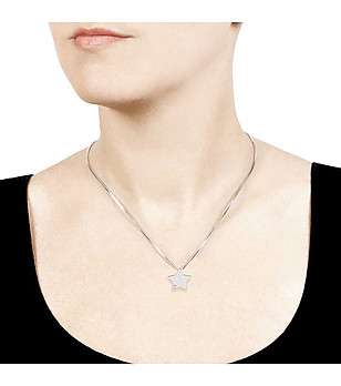 Колие с покритие от бяло злато с висулка звезда Star снимка