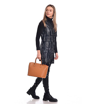 Кожена дамска чанта в цвят коняк Hola снимка