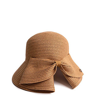 Кафява дамска шапка с ефектен дизайн Calva снимка