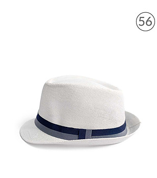 Бяла шапка с тъмносиня лента снимка