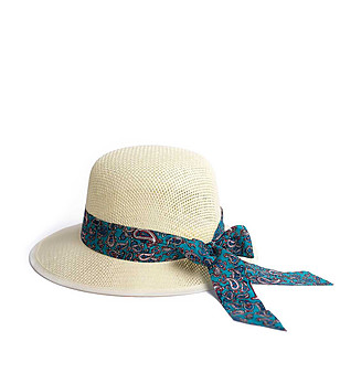 Лятна дамска шапка в екрю с асиметрична периферия Alvora снимка