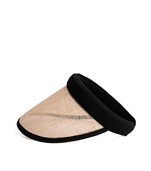 Лятна козирка в бежово и черно от лен снимка