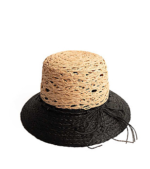 Дамска шапка в бежово и черно Maisa снимка